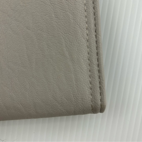 503. Jessica Simpson Gray Wallet - Picture 5 of 14